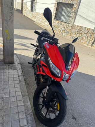 Aprilia Tuono 125cc Naked Roja