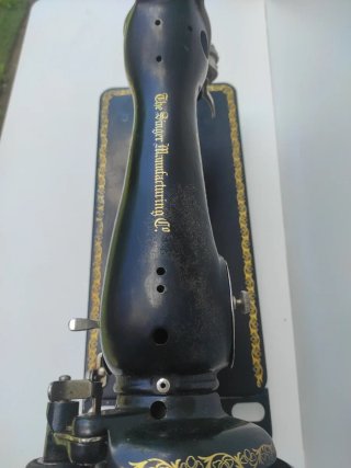 Máquina de coser Singer antigua funcionando