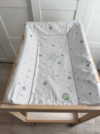 Mueble cambiador IKEA madera