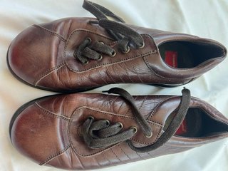 Dos pares zapatos Camper vintage bowling