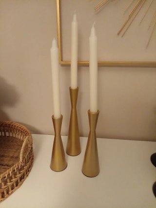 Candelabros dorados de metal