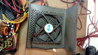 Fuente de laboratorio con carcasa ZETAGI HP BV131