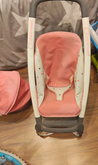 Carro de bebé rosa y gris de muñecas, bebéconfort.