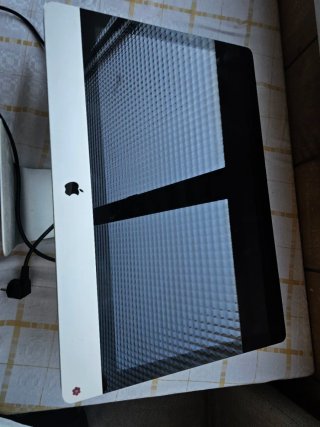 iMac 2010 , 27" :  sin S.O ni lectora .