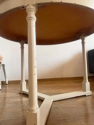 Mesa de comedor de madera beige
