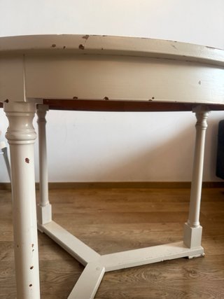 Mesa de comedor de madera beige