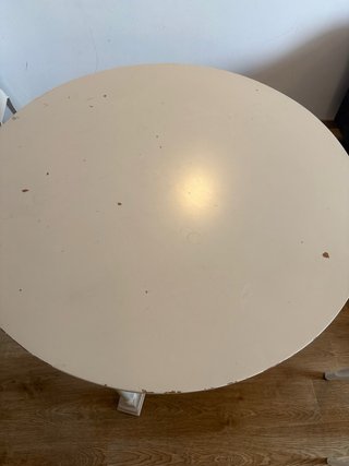 Mesa de comedor de madera beige