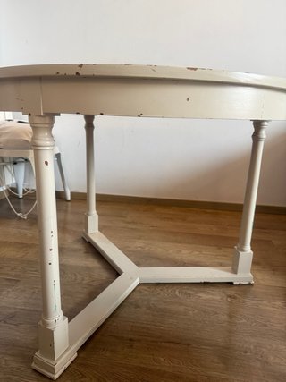 Mesa de comedor de madera beige