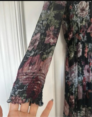Vestido floral Zara negro multicolor