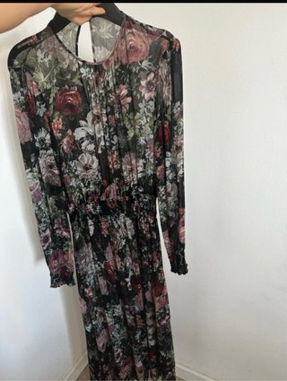 Vestido floral Zara negro multicolor