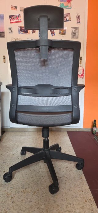Silla de oficina ergonómica gris