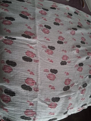 Muselina rosa y negra con estampado