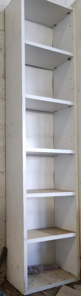 Estantería blanca de madera