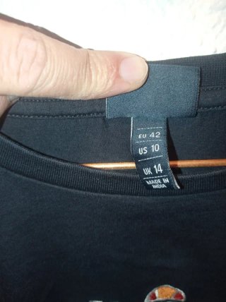 Camiseta Crop Ellesse Negra y Rosa Talla XL