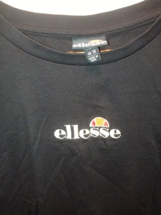 Camiseta Crop Ellesse Negra y Rosa Talla XL