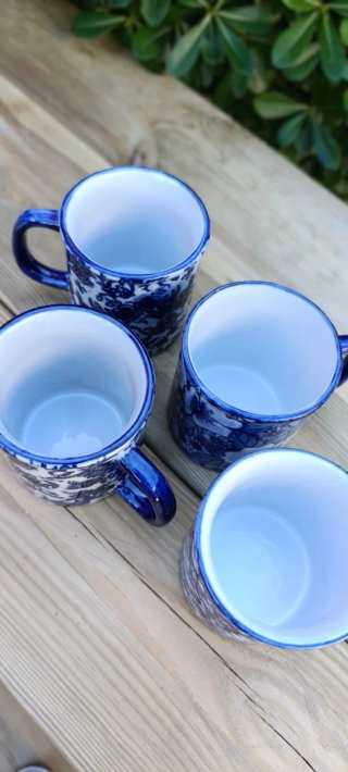 Set di tazze antiche