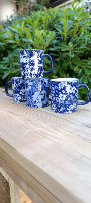 Set di tazze antiche