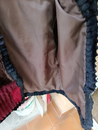 Mocasines de ante rojos y marrones