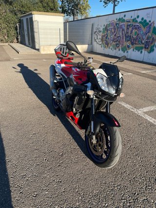 Aprilia Tuono 1000 R Naked Roja y Blanca