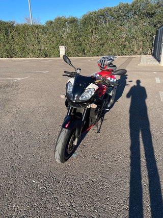 Aprilia Tuono 1000 R Naked Roja y Blanca