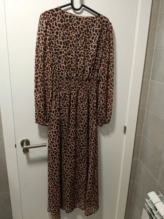 Vestido Stradivarius estampado leopardo