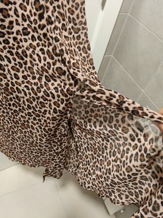 Vestido Stradivarius estampado leopardo