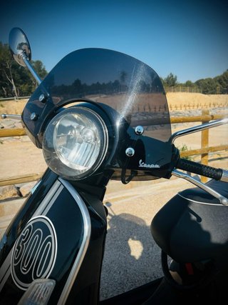 Vespa GTS 300 i Super Negra
