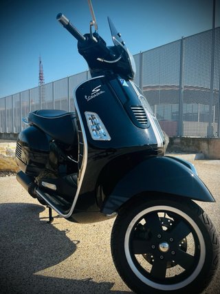 Vespa GTS 300 i Super Negra