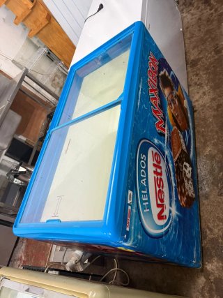 Congelador Nestlé Helados Maxibon