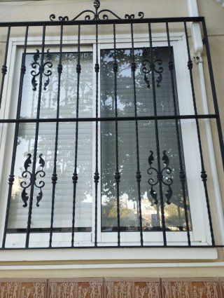 5 ventanas dobles con persiana y mosquitera