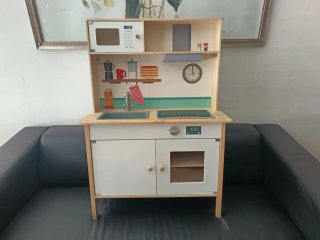 Cucina giocattolo in legno