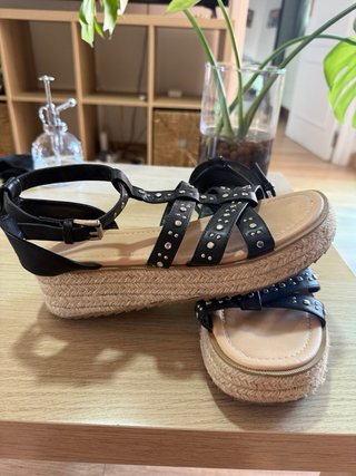 Sandalias negras con plataforma