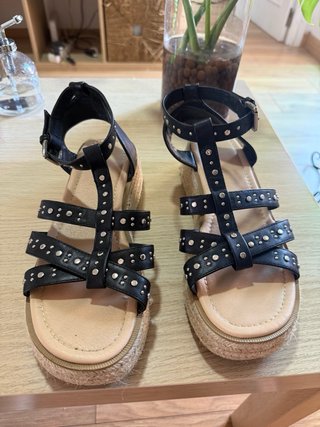 Sandalias negras con plataforma