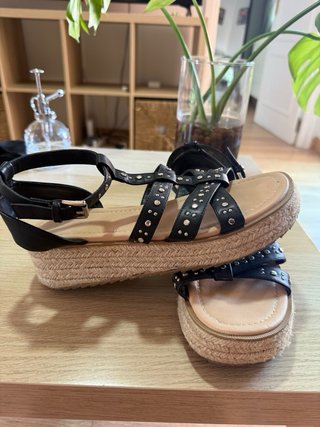 Sandalias negras con plataforma