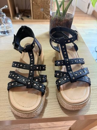 Sandalias negras con plataforma