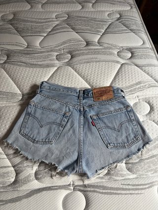 Pantalón corto mujer Levi's 501, talla 27x30