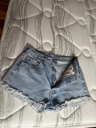 Pantalón corto mujer Levi's 501, talla 27x30