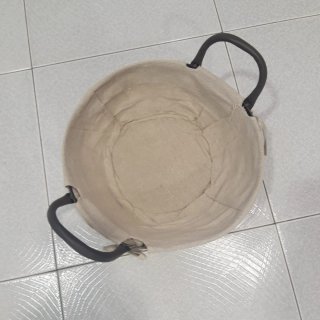 Cesta metálica forrada beige y negra