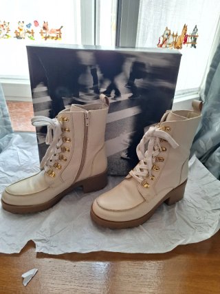 Botines beige piel cordones dorados talla 36