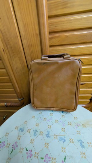 Bolsa de aseo de viaje marrón