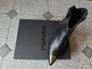 Botas negras  nuevas con puntera metálica