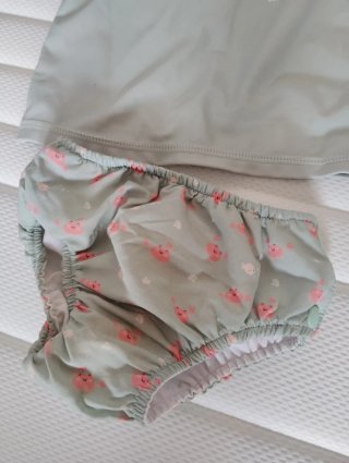 Conjunto camiseta y bañador-pañal. Monnëka.