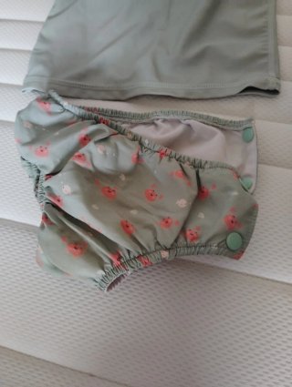 Conjunto camiseta y bañador-pañal. Monnëka.