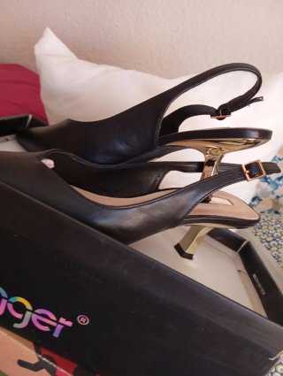 Zapatos de salón elegantes negros