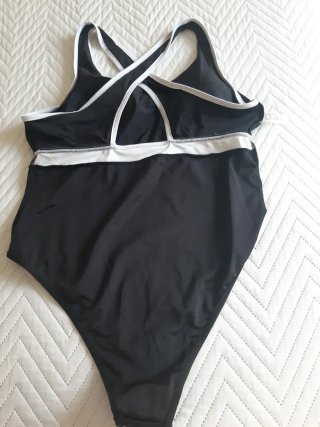 Bañador negro con detalles blancos