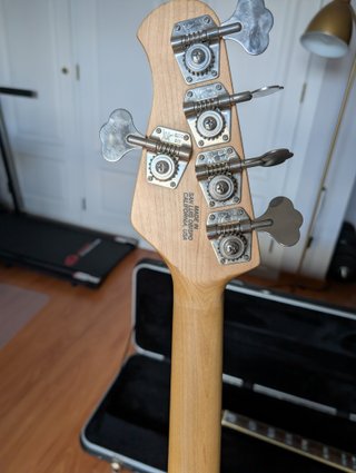 Baixo MusicMan StingRay 5 Cordas