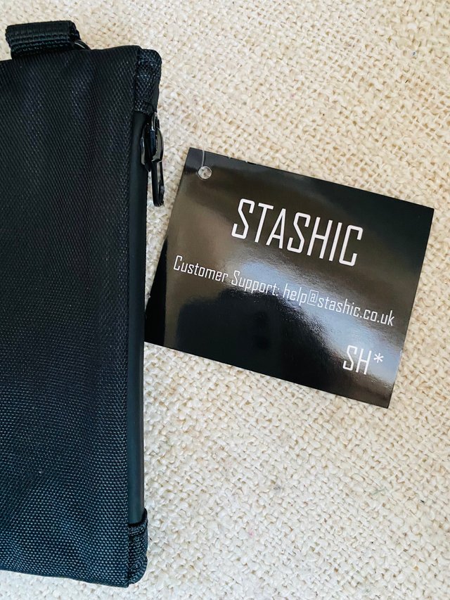 STASHIC BOLSA ANTIOLORES NEGRA CON CARBÓN ACTIVADO