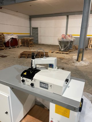 Máquina rebajadora de cuero