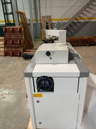 Máquina rebajadora de cuero
