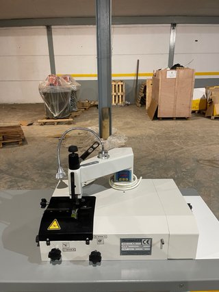 Máquina rebajadora de cuero